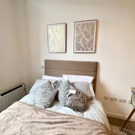 Luxury Studio With Super Fast Wifi Gated Development London Exterior photo