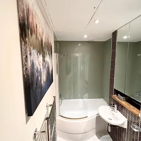 Luxury Studio With Super Fast Wifi Gated Development London Exterior photo