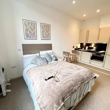 Luxury Studio With Super Fast Wifi Gated Development London Exterior photo