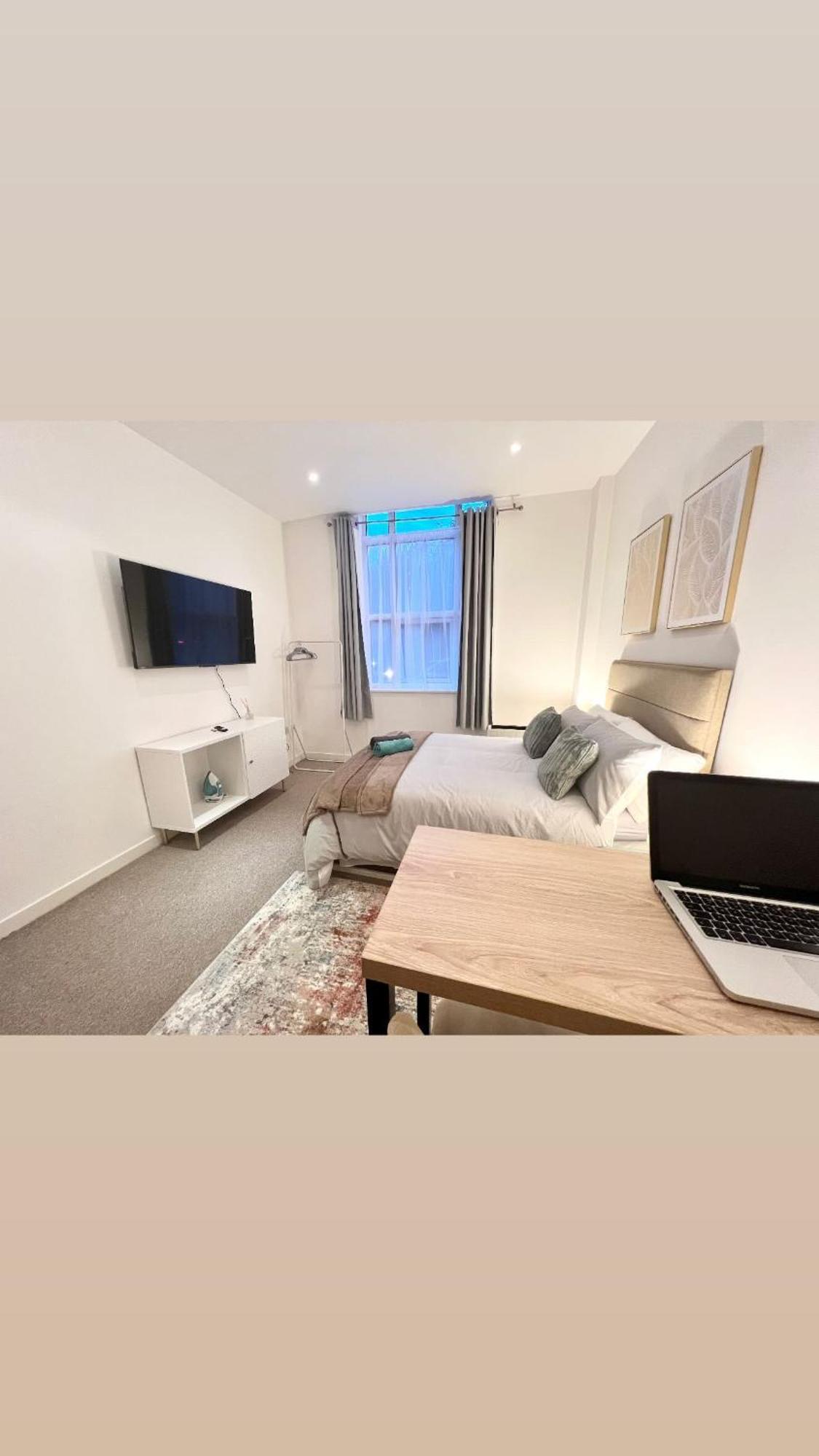 Luxury With Super Fast Wifi Gated Development Londra